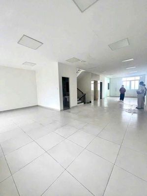 His villa is 7.5 .20 M, empty house, 5 million a month.