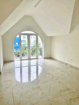 His villa is 7.5 .20 M, empty house, 5 million a month.