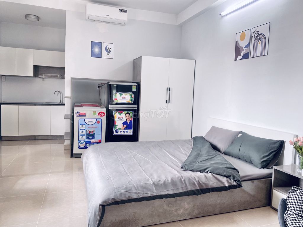 The service apartment is only four private rooms- Chill wide 50 M2 - large window - private toilet
