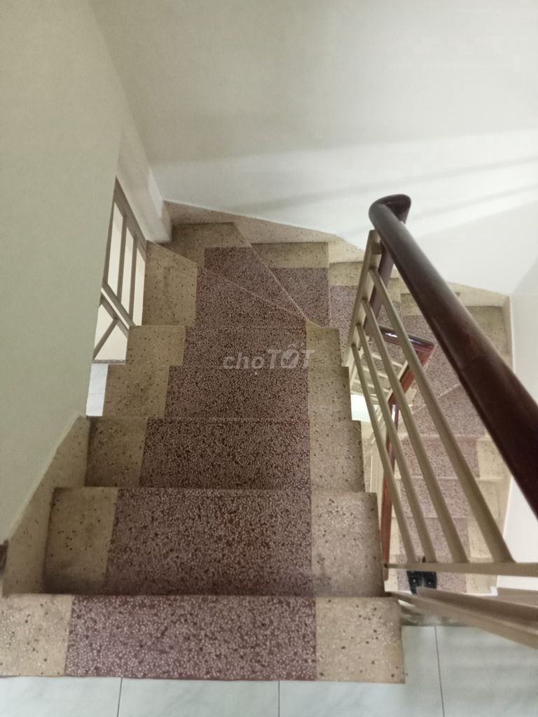 Nguyễn Trãis near Sen School, four bedrooms, four toilets.