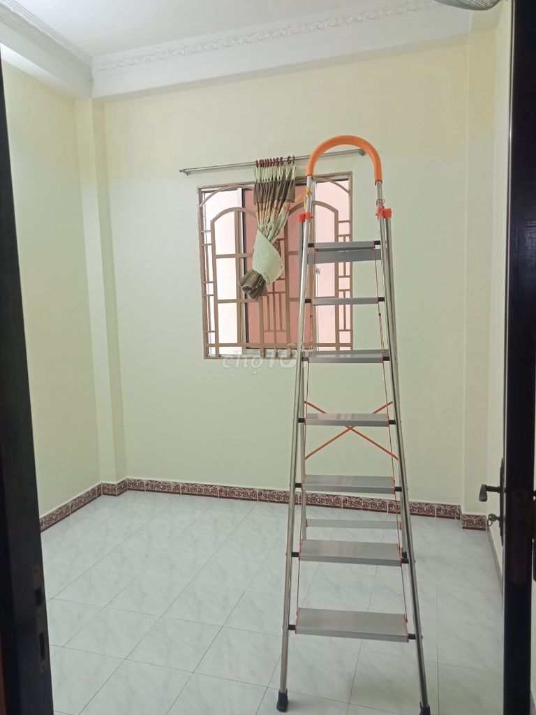 Nguyễn Trãis near Sen School, four bedrooms, four toilets.