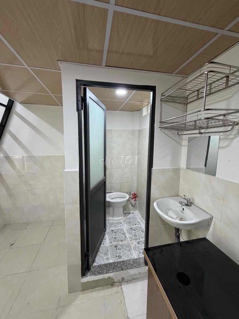 Rent the D.N.A. Room. Seven Linh Trung.