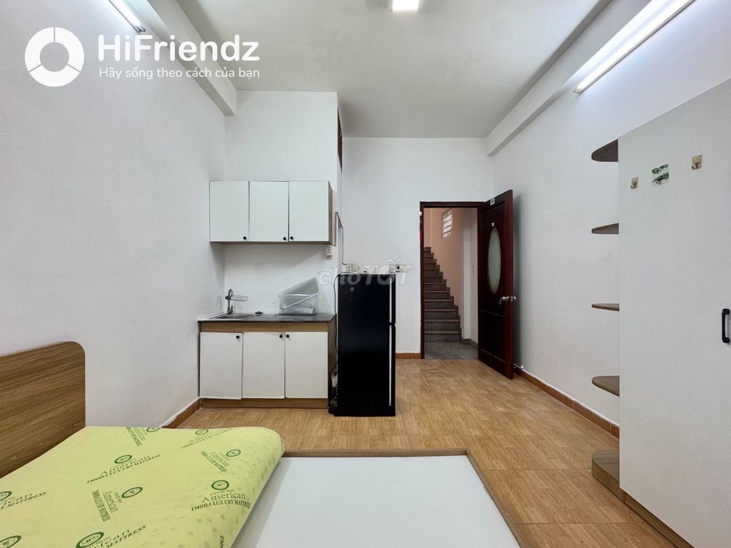 Wide balcony studio