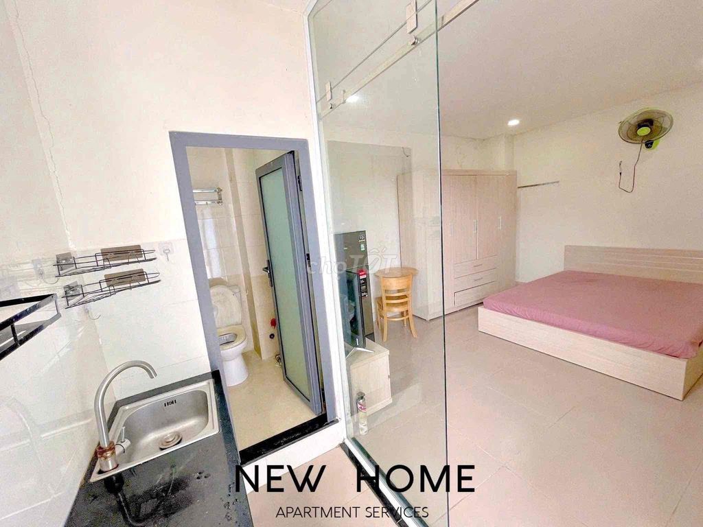 The kitchen room separates the balcony from Nguyễn Kiệm Gò Vấp near the airport.