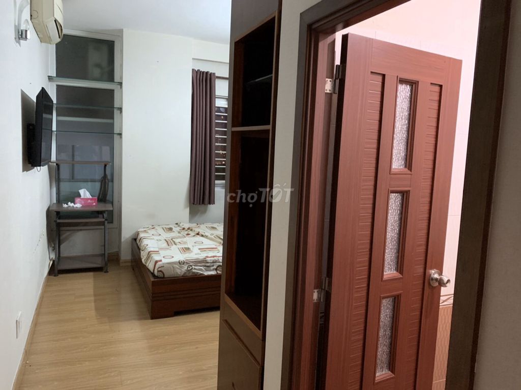apartment 100 M2 (3 bedroom/2 toilets) oriental plaza – high level view nice, priced:13 million a month