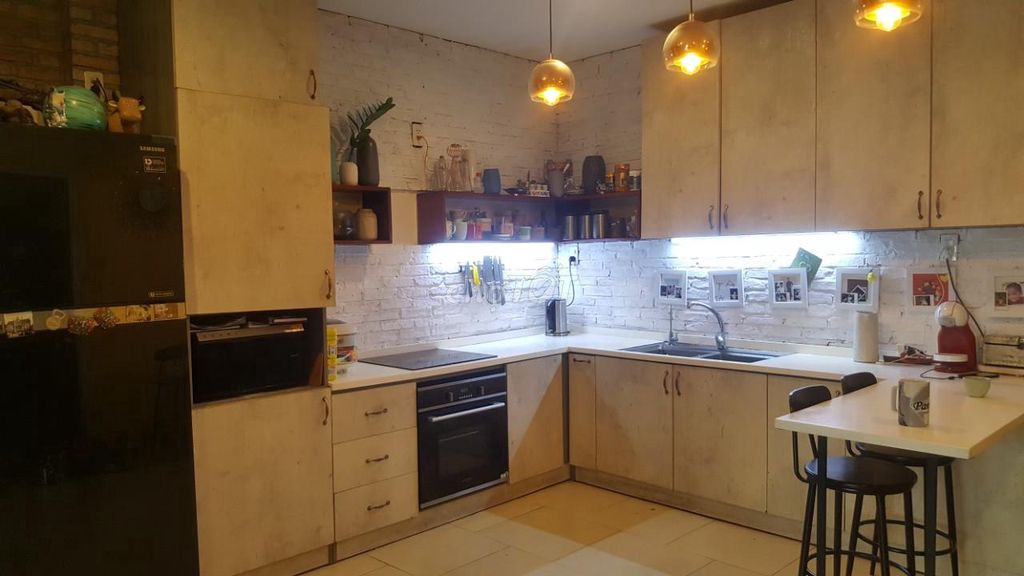 Rent Tản Đà Court District 5-- 66 M2 3 bedrooms-- 9 million/th only.