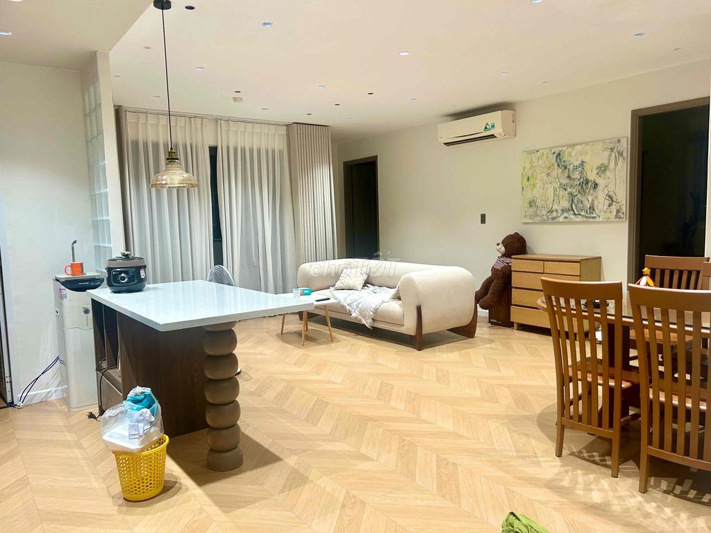 Rent an apartment of Kim Beaver's 93 meters.