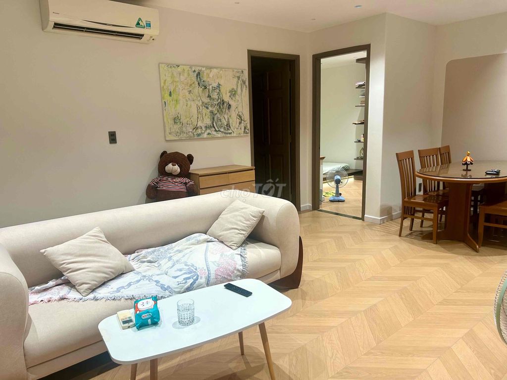Rent an apartment of Kim Beaver's 93 meters.