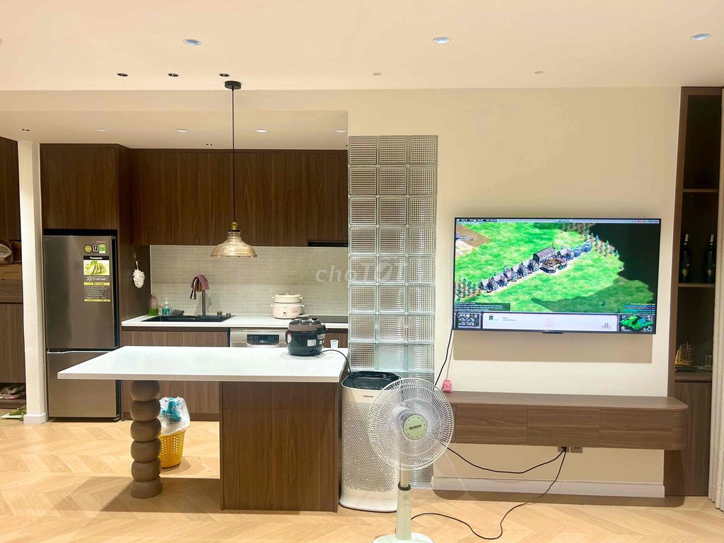 Rent an apartment of Kim Beaver's 93 meters.