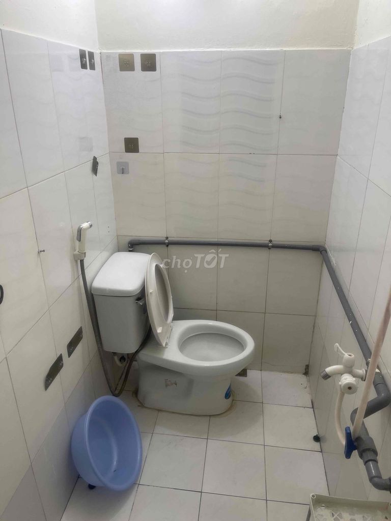 The room near the main road is now free.