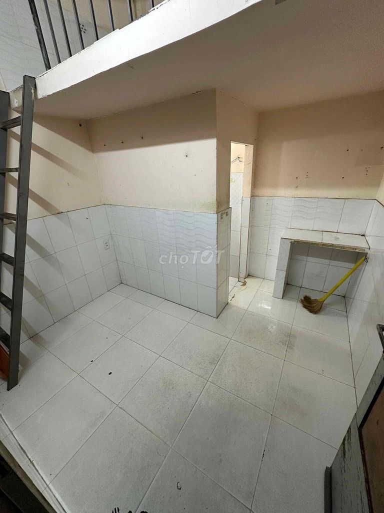 The room near the main road is now free.
