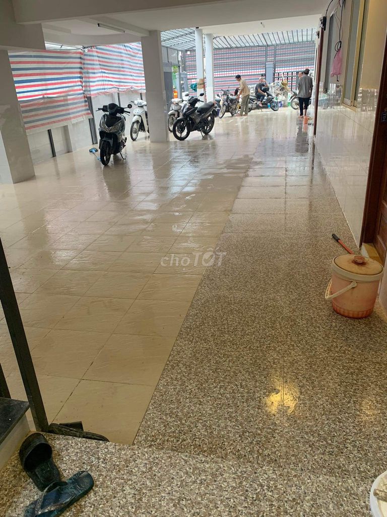 It's the owner of the Gò Vấp hotel.