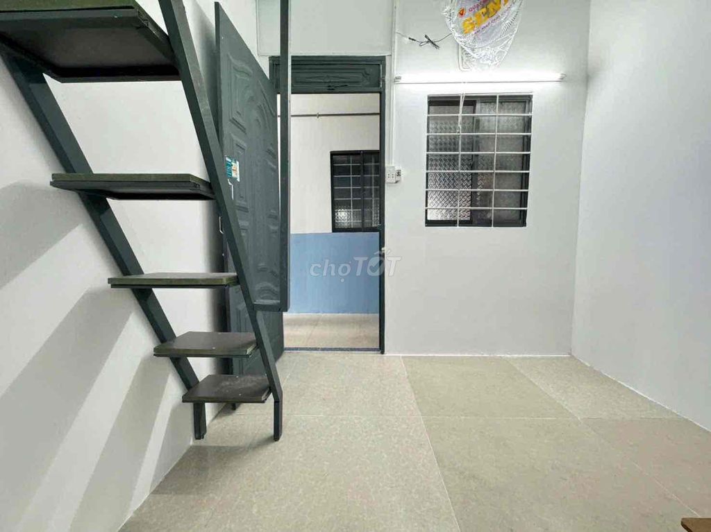 High guard room at the payroll bridge.
