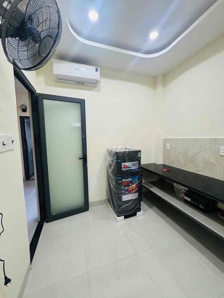 Rent a full-on furniture suite on 4 Nguyễn Duy Trinh.