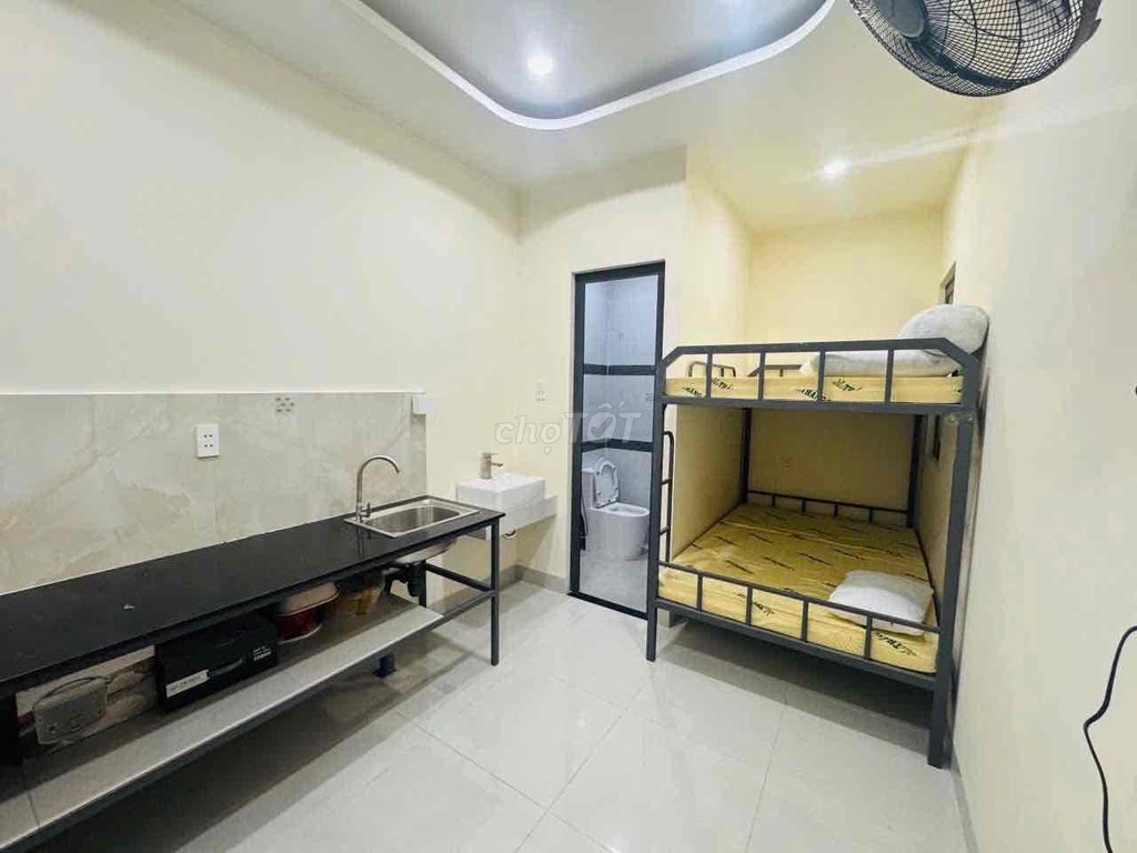Rent a full-on furniture suite on 4 Nguyễn Duy Trinh.