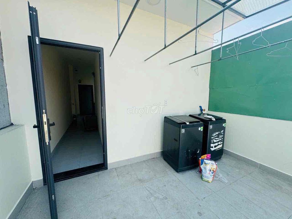 Rent a full-on furniture suite on 4 Nguyễn Duy Trinh.
