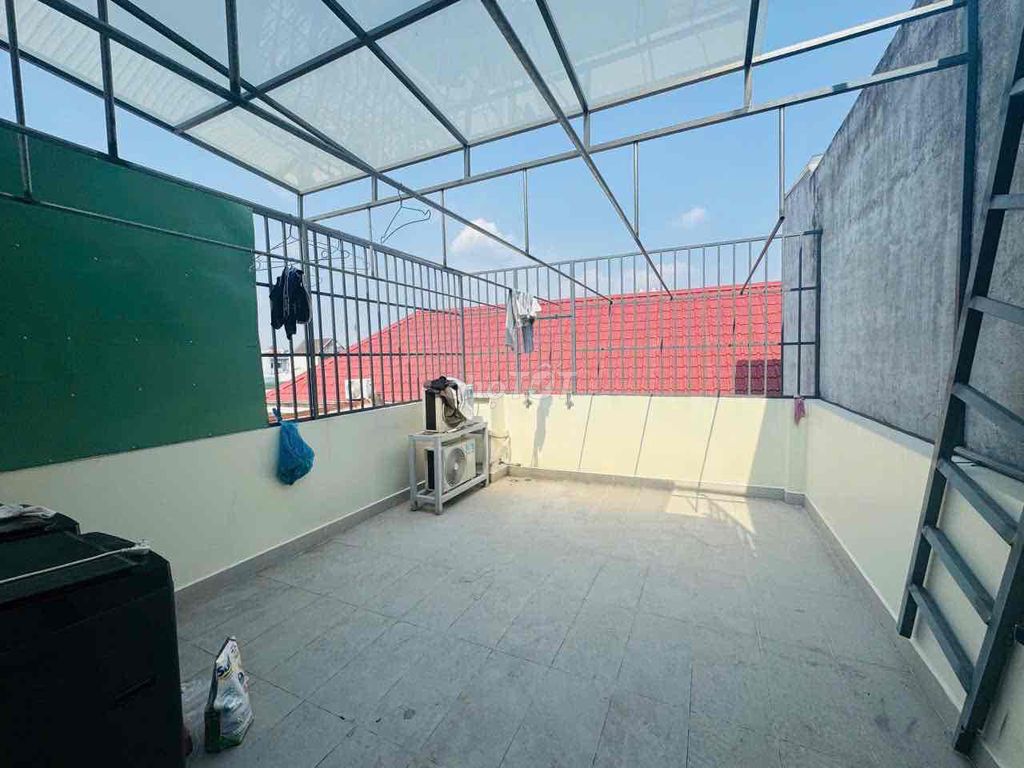 Rent a full-on furniture suite on 4 Nguyễn Duy Trinh.
