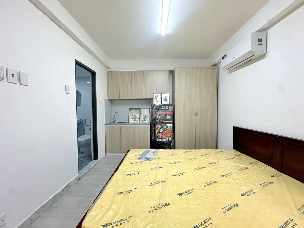room with large Tân Phú large windows - full clean furniture - now free