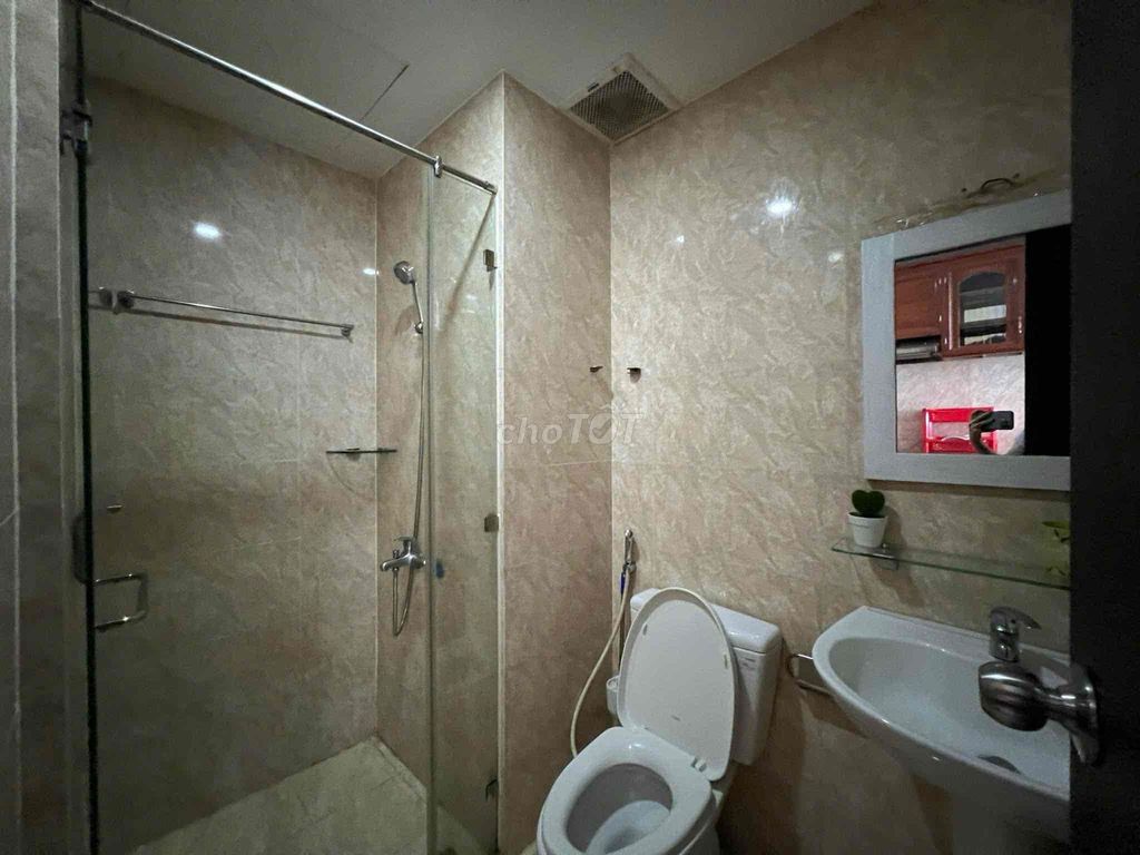 Rent Garden Gate apartment. One bedroom. 36mm bathroom.