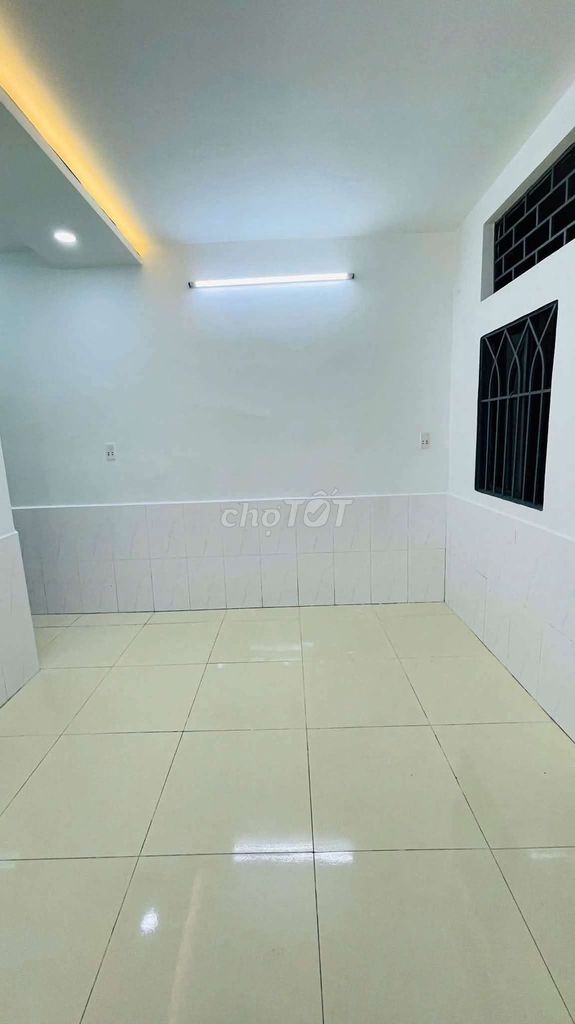 Home is on Phạm Văn Đồng.