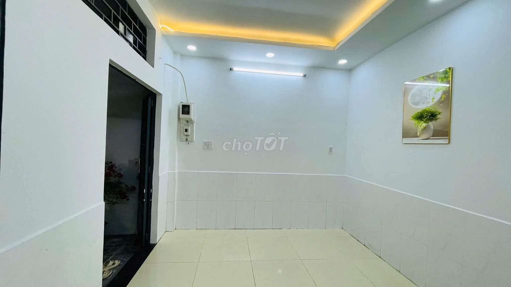 Home is on Phạm Văn Đồng.