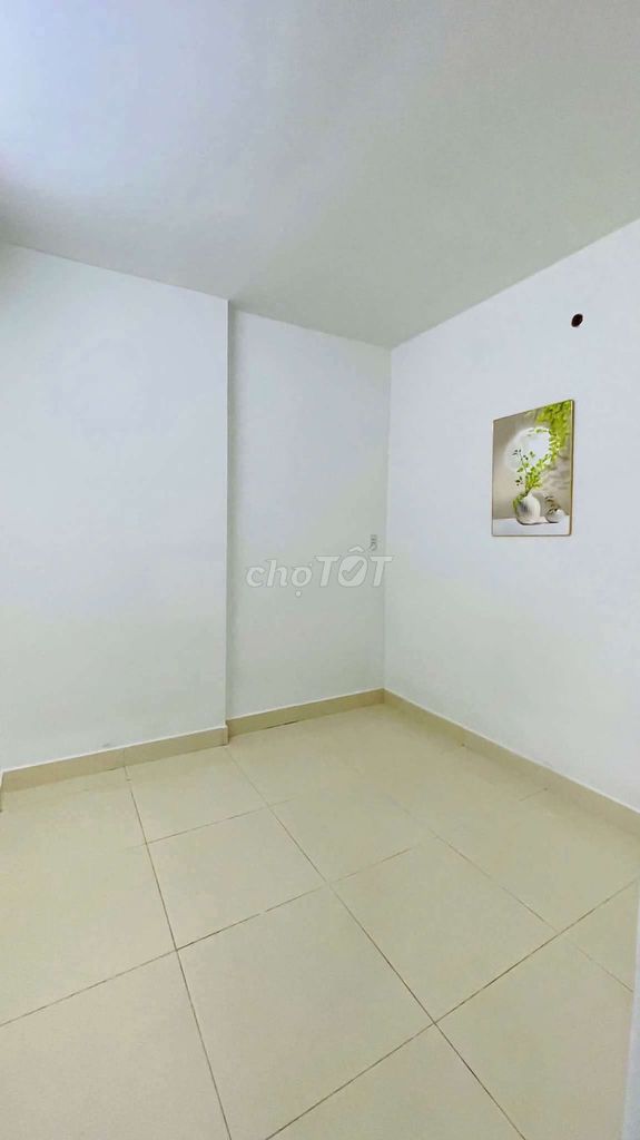 Home is on Phạm Văn Đồng.