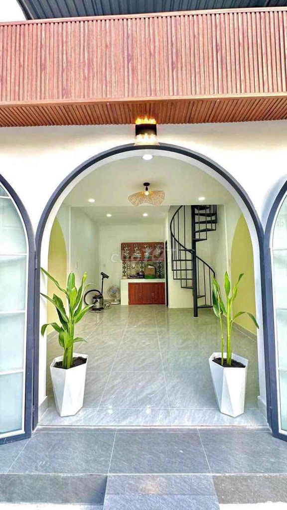 The owner of the ground-30 m - newly built - is like Hồ Học Lãm.