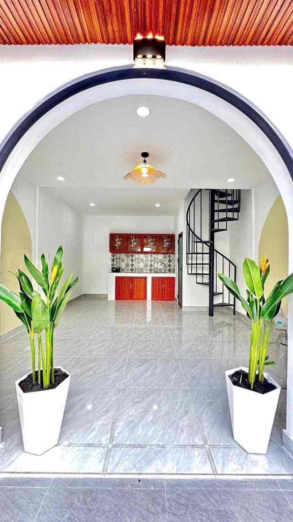 The owner of the ground-30 m - newly built - is like Hồ Học Lãm.