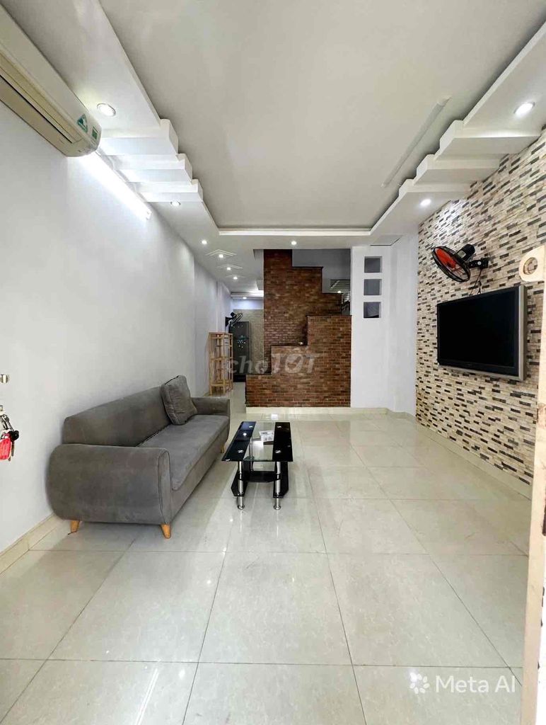 Rent a new two-story street, 135 Nguyễn Hữu Cảnh Bt-G district.