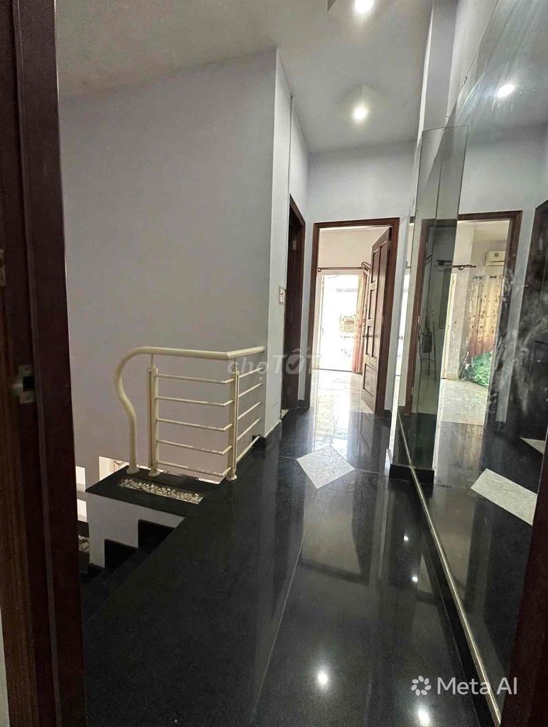 Rent a new two-story street, 135 Nguyễn Hữu Cảnh Bt-G district.
