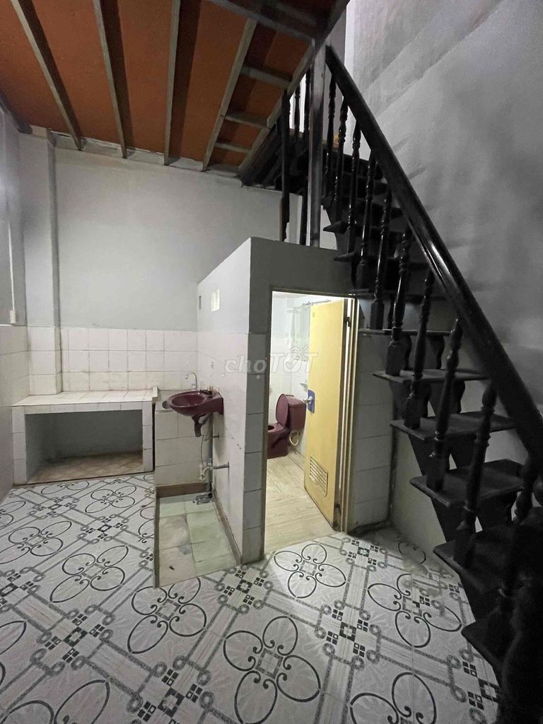 Rent the original four-and-a-half x17 M-car alley Trường Chinh.