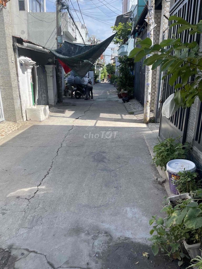Rent the original four-and-a-half x17 M-car alley Trường Chinh.
