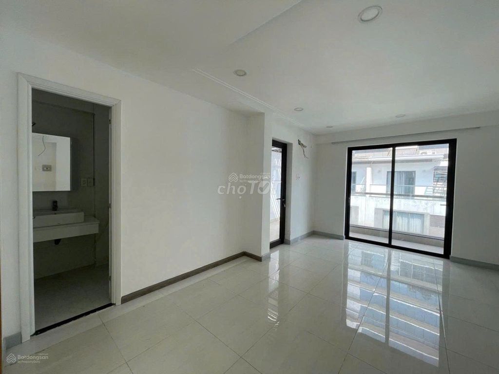 Rent the Streets next to Hado inland. area: 5.5 x 13 meters, 4 stories, 5 bedrooms.