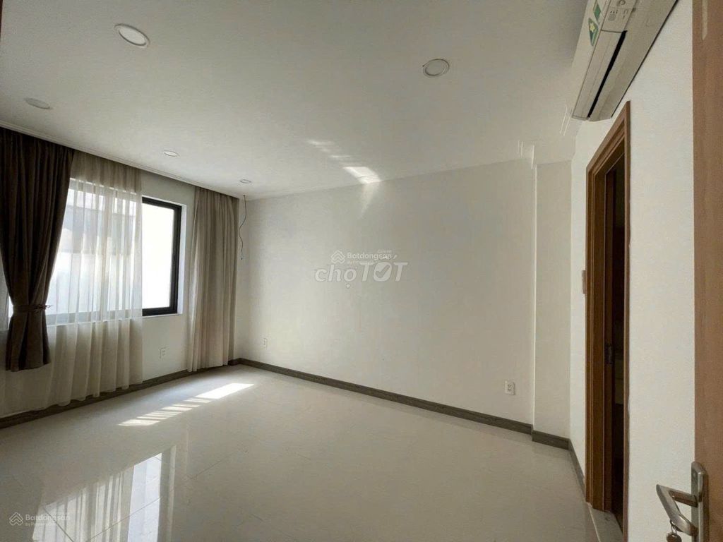 Rent the Streets next to Hado inland. area: 5.5 x 13 meters, 4 stories, 5 bedrooms.