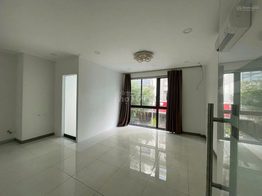 Rent the Streets next to Hado inland. area: 5.5 x 13 meters, 4 stories, 5 bedrooms.
