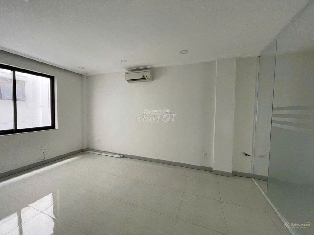 Rent the Streets next to Hado inland. area: 5.5 x 13 meters, 4 stories, 5 bedrooms.