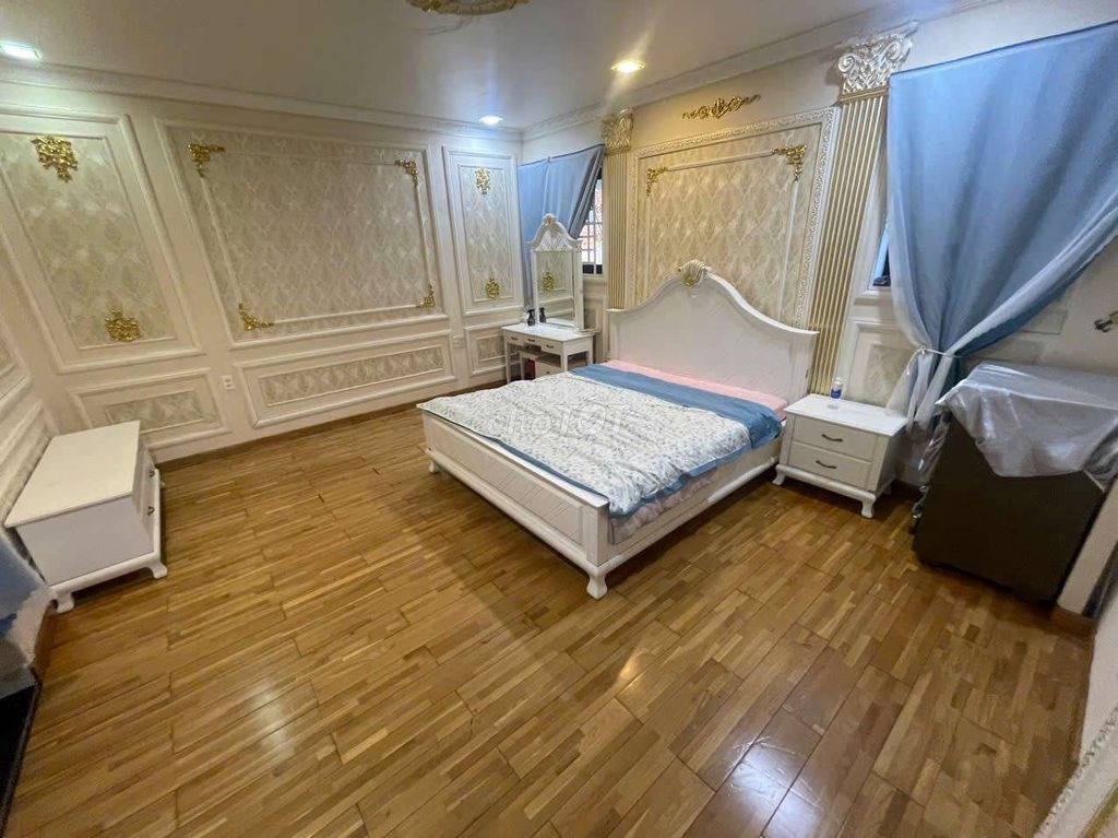 Rent the entire interior compound of the 10-foot missile area.