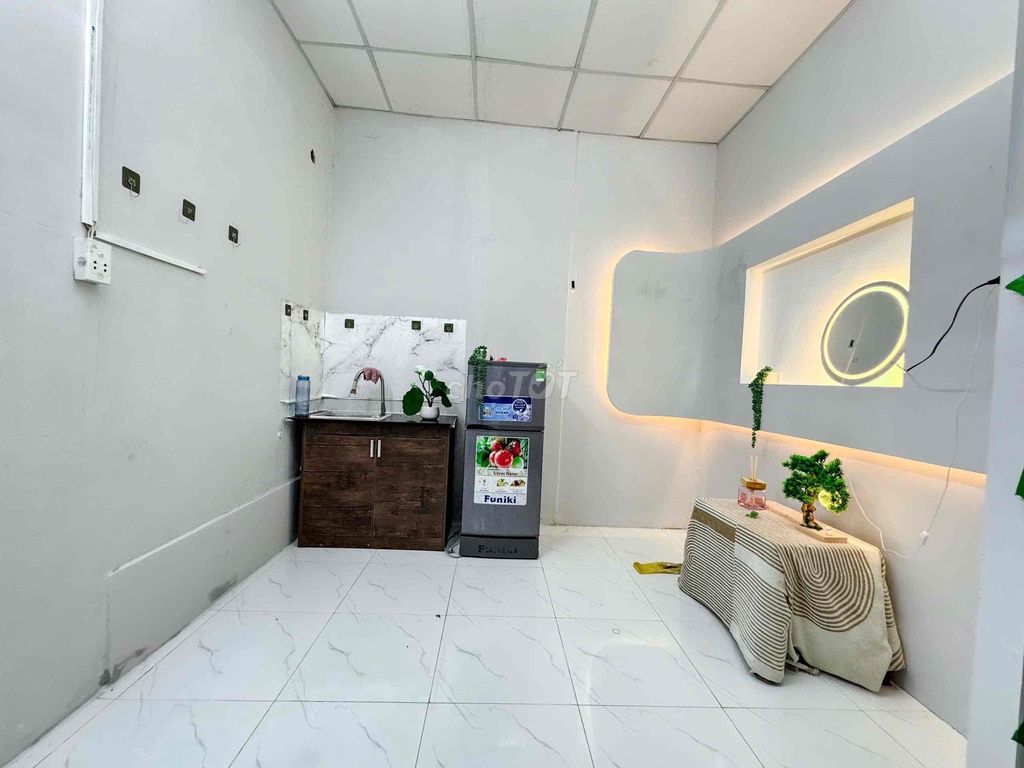 Room service. Internal Bedroom. Free LM floor.