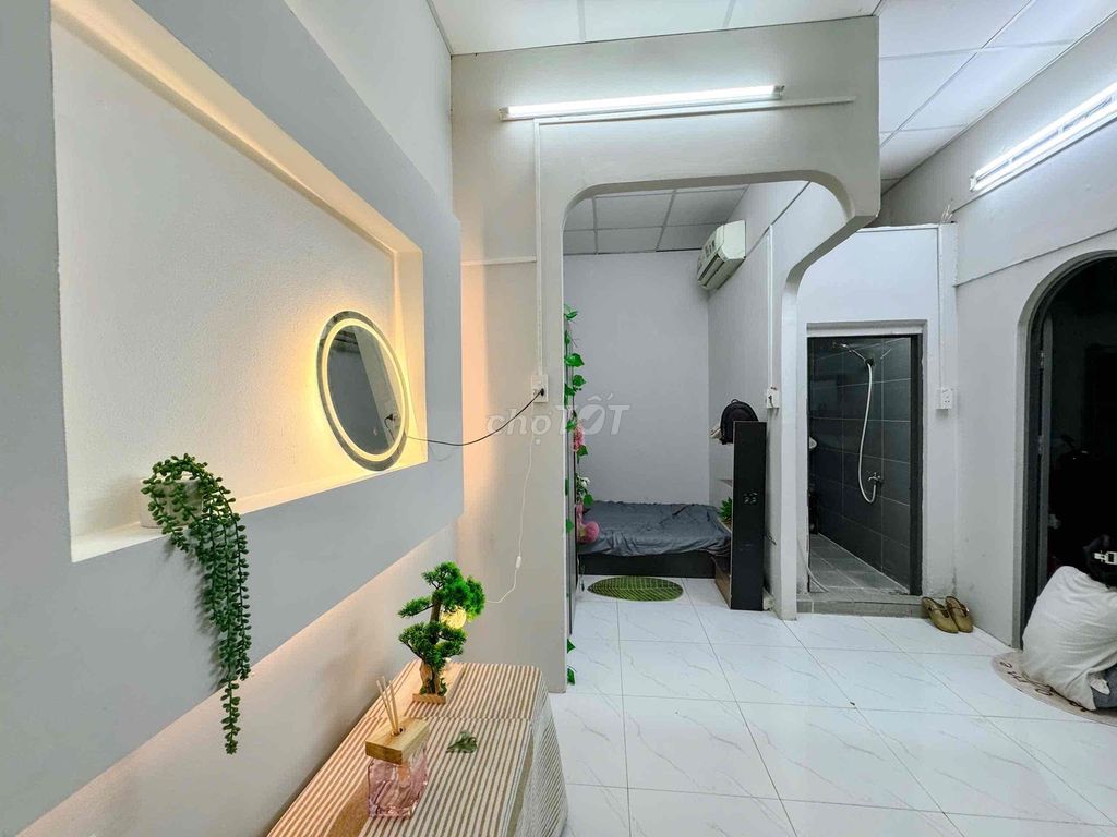 Room service. Internal Bedroom. Free LM floor.