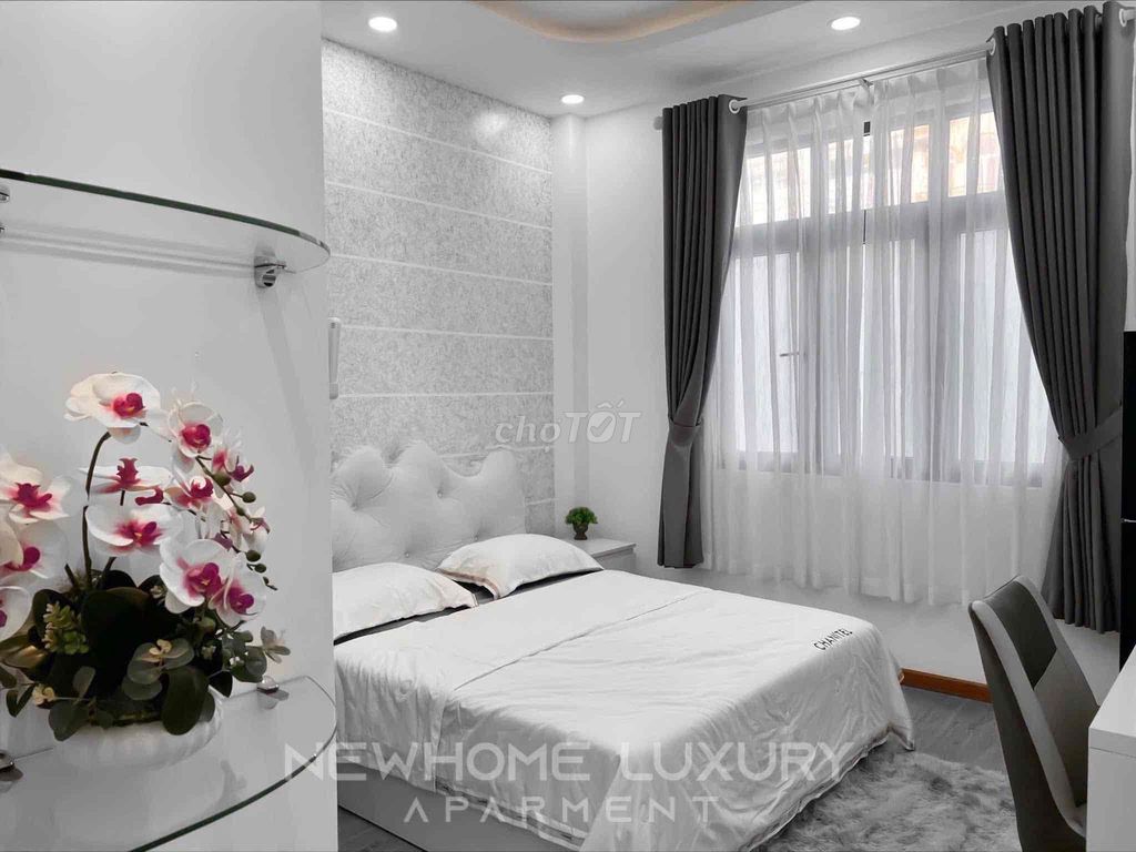 studio full interior - large window - Hoàng Diệu, Phú Nhuận