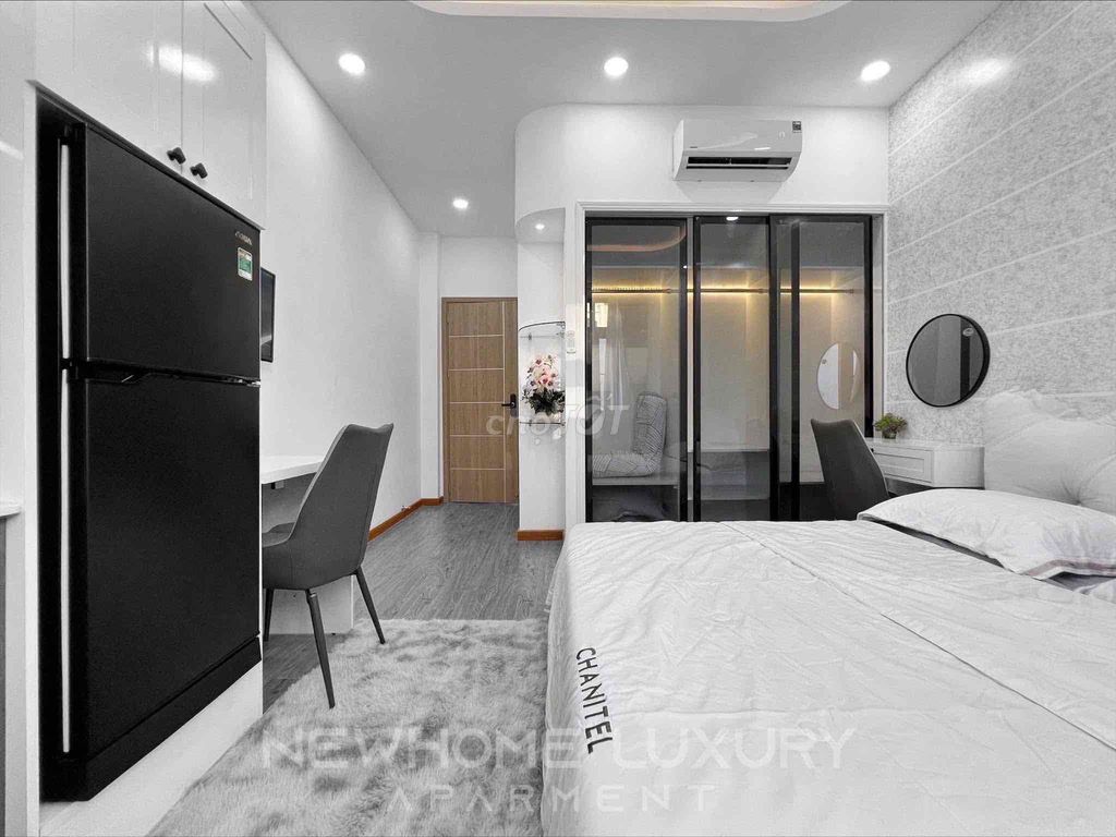studio full interior - large window - Hoàng Diệu, Phú Nhuận