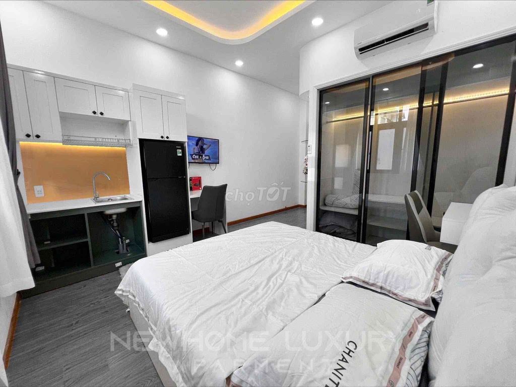 studio full interior - large window - Hoàng Diệu, Phú Nhuận