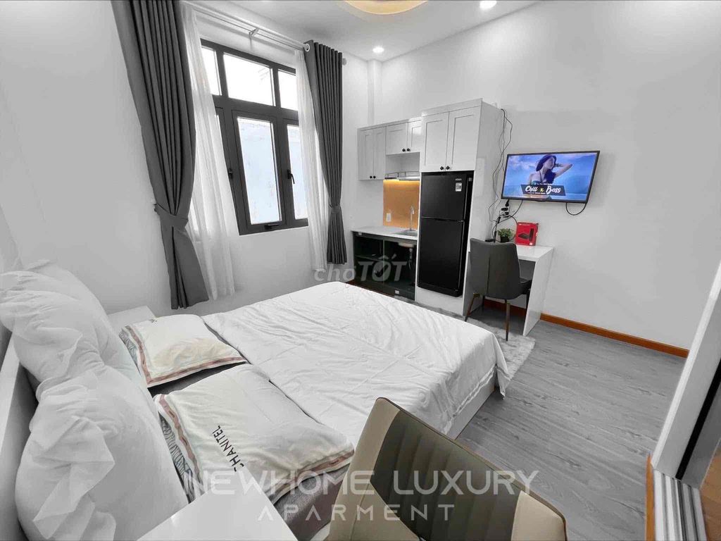 studio full interior - large window - Hoàng Diệu, Phú Nhuận