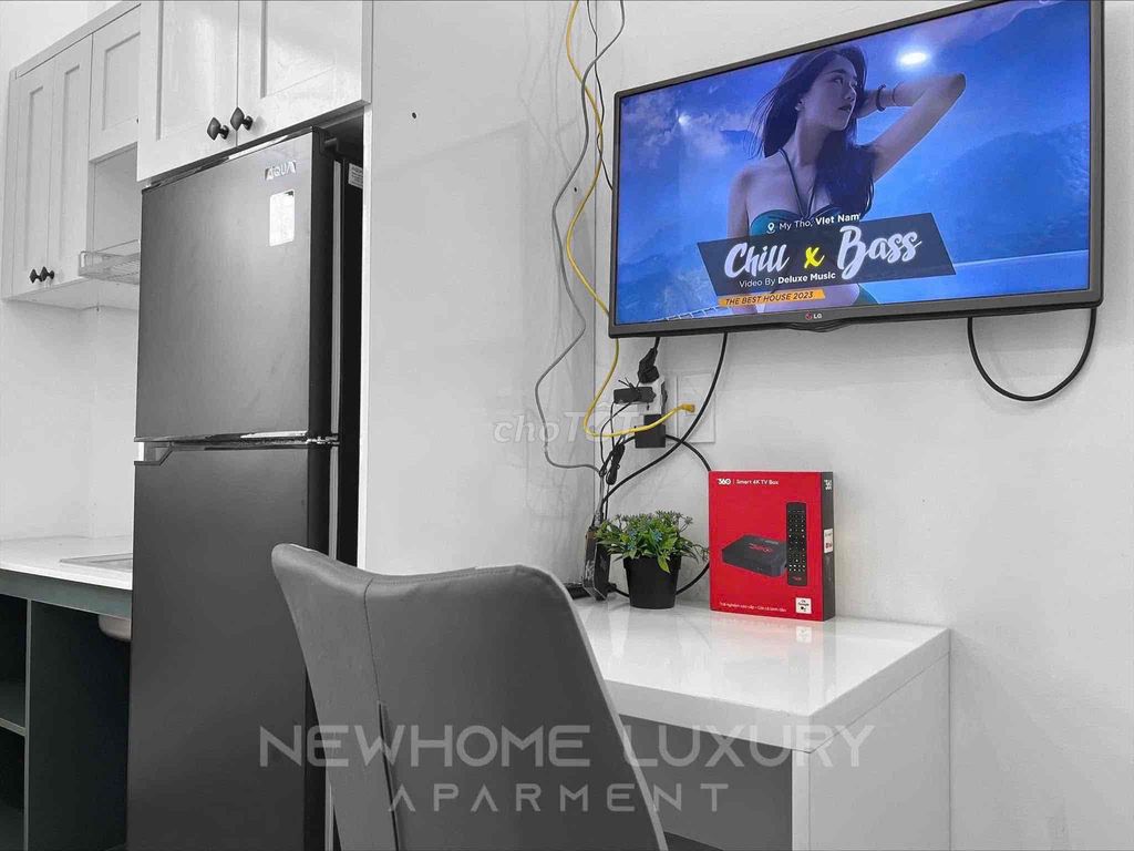 studio full interior - large window - Hoàng Diệu, Phú Nhuận