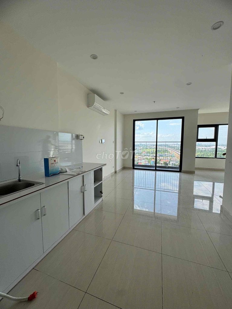 Rent the two bedrooms plus S10.05 - only 7 million a month.Vomes Gr