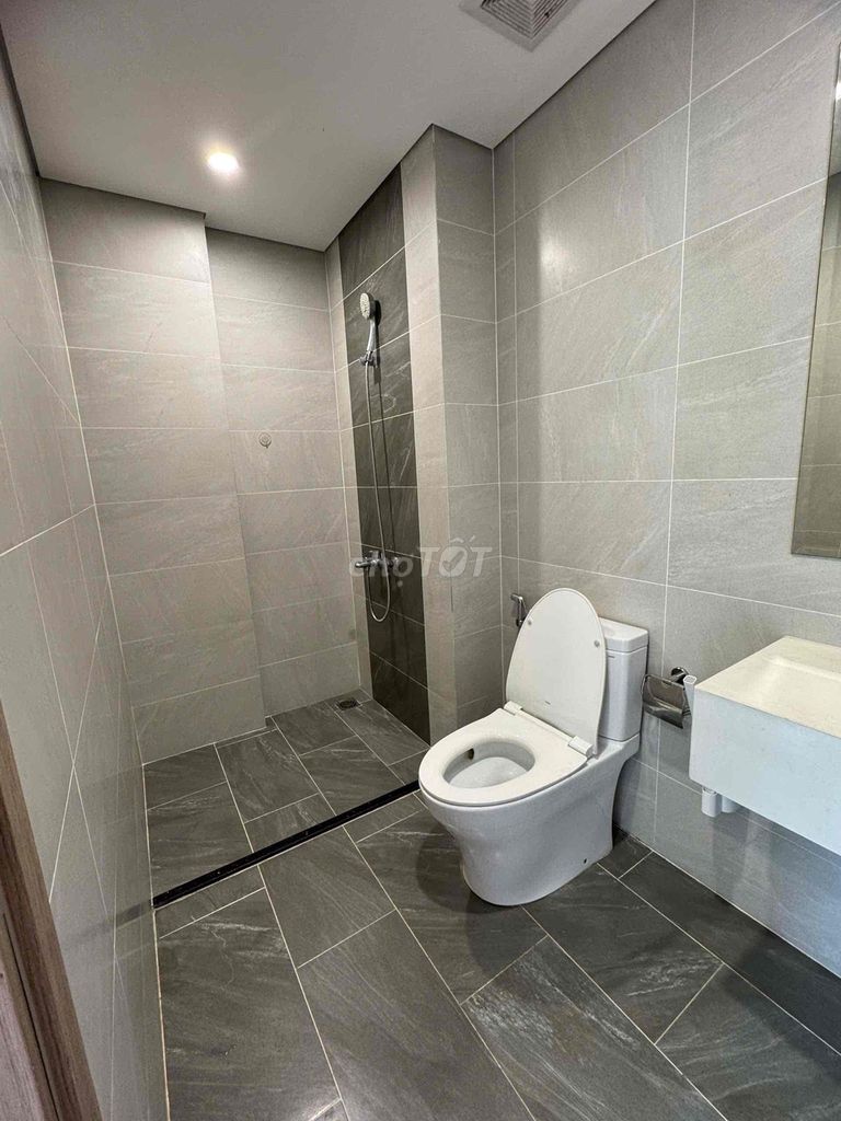 Rent the two bedrooms plus S10.05 - only 7 million a month.Vomes Gr