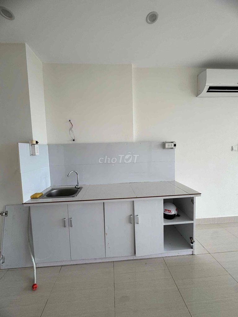 Rent the two bedrooms plus S10.05 - only 7 million a month.Vomes Gr