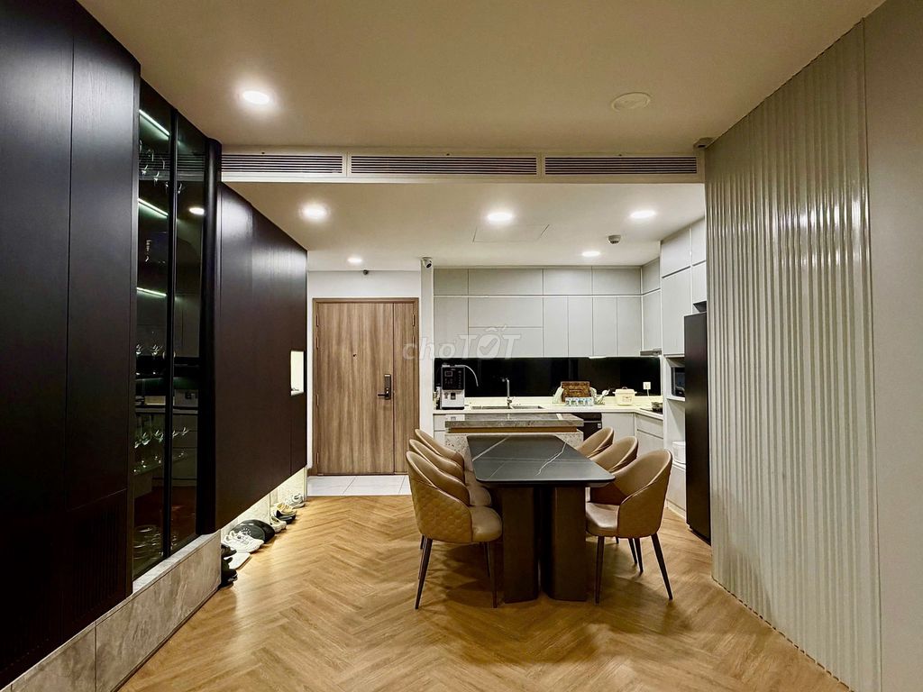 Master himself hired three Sunwah Pearl bedrooms, high level, beautiful View, great price.