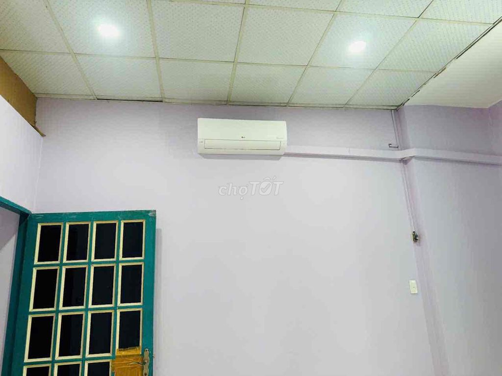 Rent the whole apartment. 4mm by 15mm.