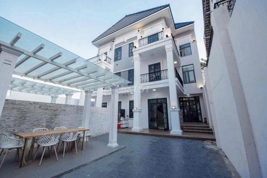 Rent a new nice villa - near Nguyễn Thị Thập and the Green House